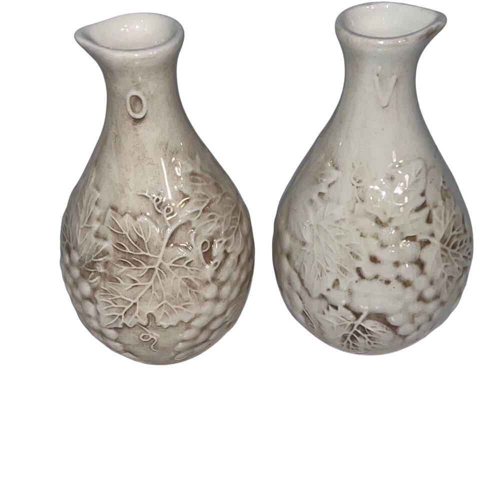 Harry & David 5.5 in oil & vinegar‎ cruets made in Portugal grapevine design